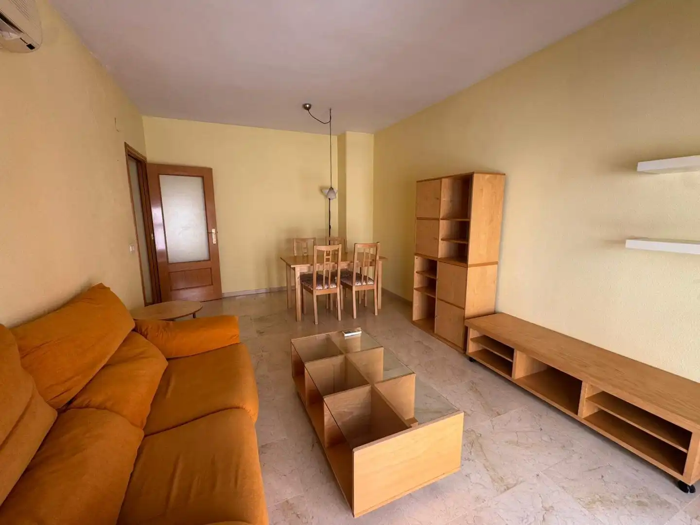 Sala de estar de Piso en venta en Sevilla con Aire acondicionado, Calefacción y Amueblado