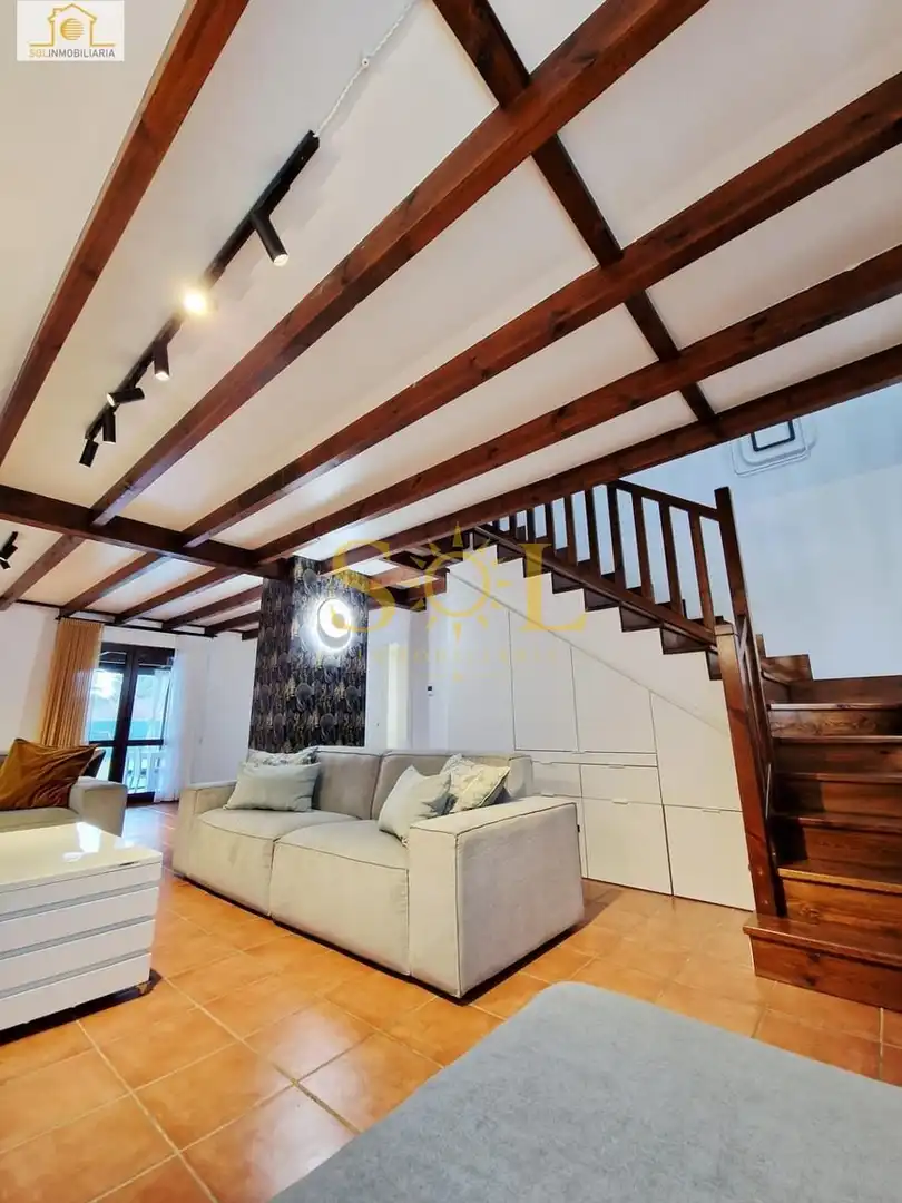 Sala de estar de Casa o chalet en venta en Villaquilambre con Calefacción, Jardín privado y Parquet