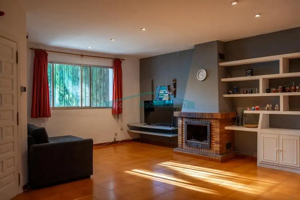 Sala d'estar de Casa o xalet de lloguer en Paterna amb Aire condicionat, Jardí privat i Terrassa