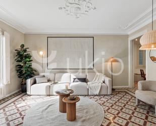 Sala d'estar de Apartament de lloguer en  Barcelona Capital amb Aire condicionat, Calefacció i Moblat