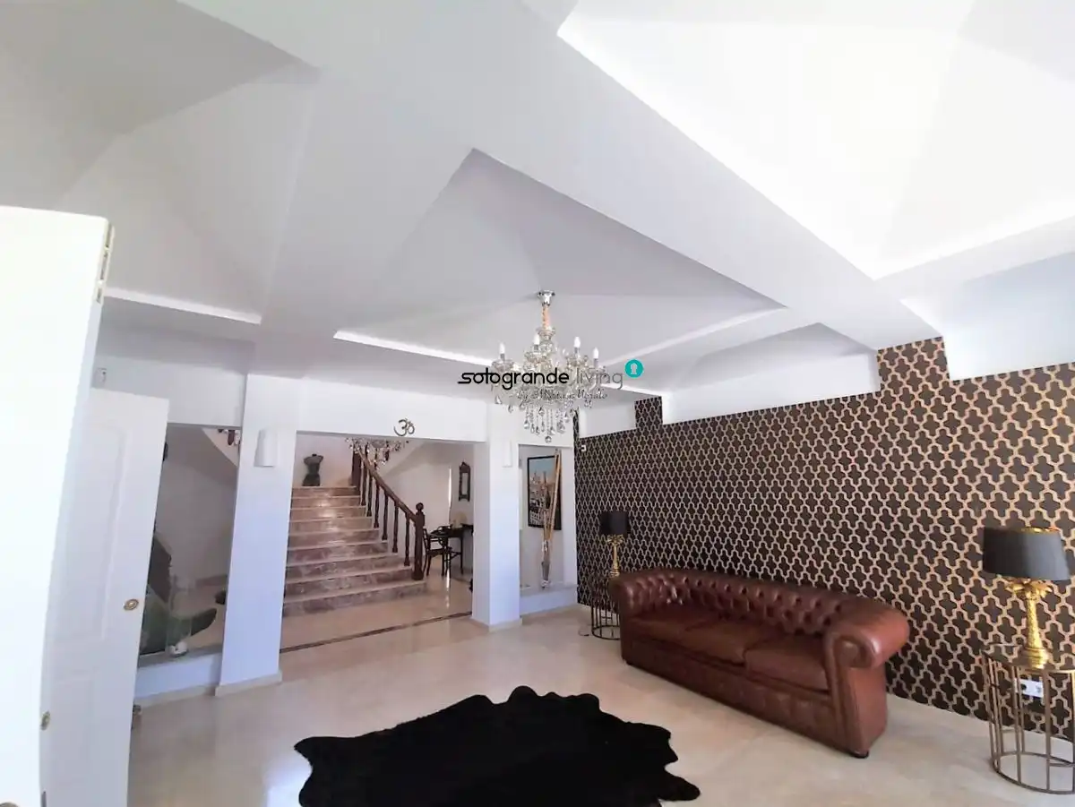 Living room of Houses for sale in La Línea de la Concepción  with Air Conditioner, Private garden and Terrace