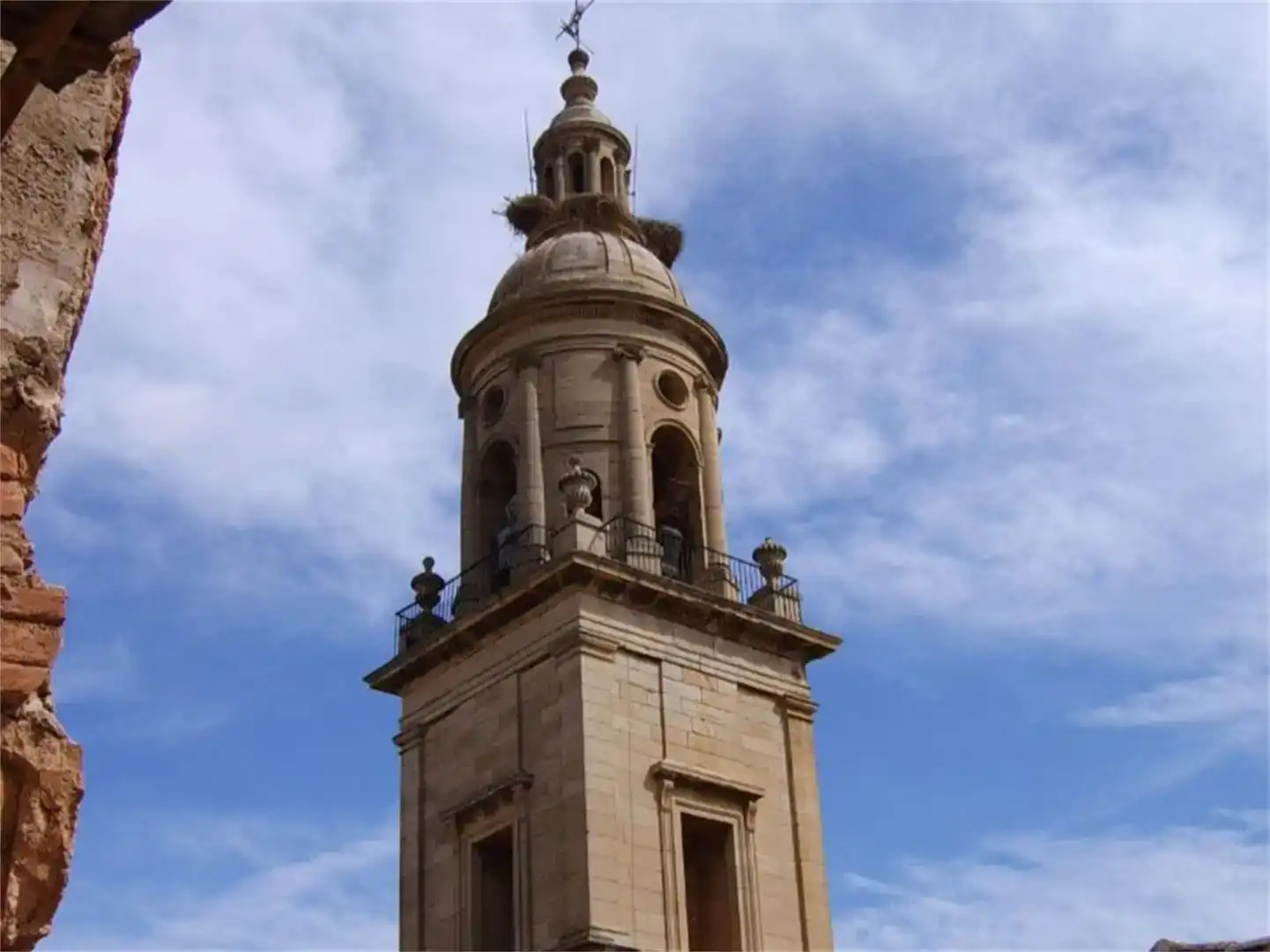 Vista exterior de Casa adosada en venda en Mendavia amb Jardí privat, Parquet i Balcó