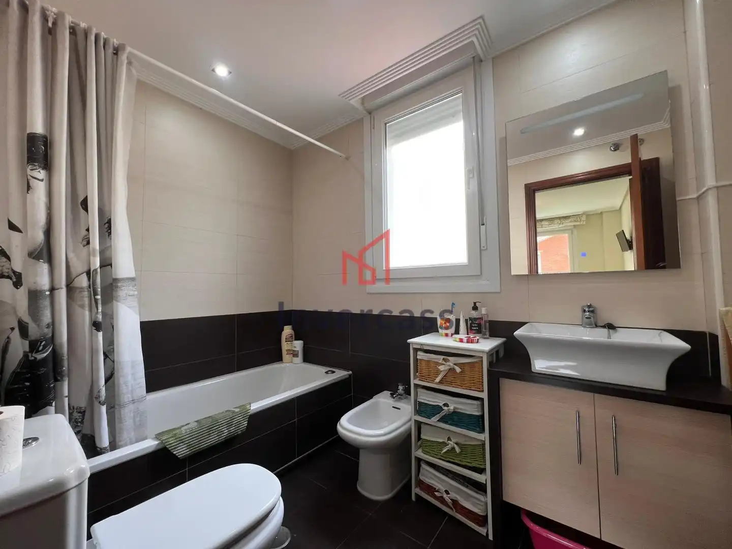 Baño de Casa adosada en venta en Castro-Urdiales con Calefacción, Jardín privado y Terraza