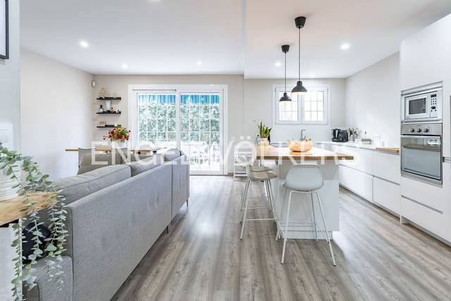 Casa adosada en Venta en Centre