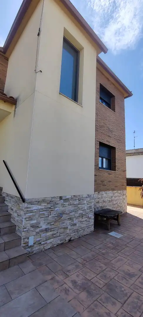 Vista exterior de Casa o xalet en venda en Albinyana amb Aire condicionat, Calefacció i Jardí privat