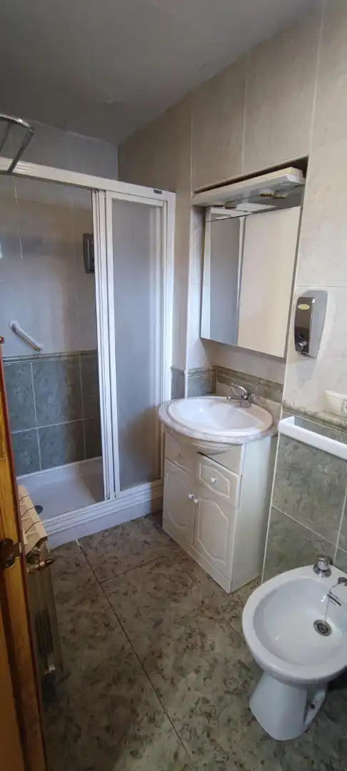 Bany de Casa o xalet de lloguer en Cuenca amb Calefacció, Moblat i Rentadora