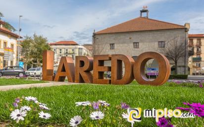 Vista exterior de Pis en venda en Laredo amb Terrassa i Moblat