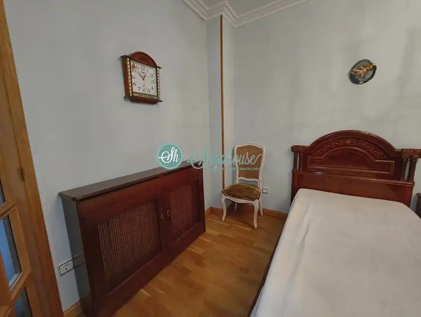 Schlafzimmer von Wohnung zur Miete in Segovia mit Heizung, Parkett und Möbliert