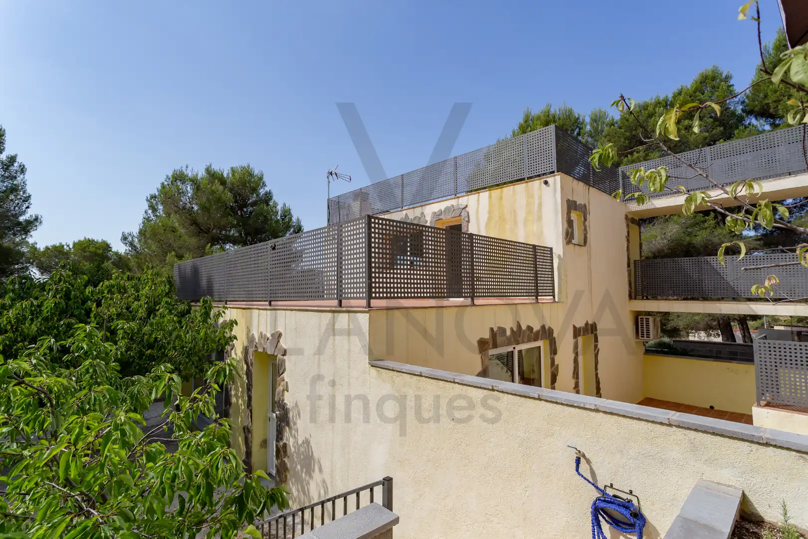 Vista exterior de Casa o chalet en venta en Cabra del Camp con Aire acondicionado, Calefacción y Jardín privado