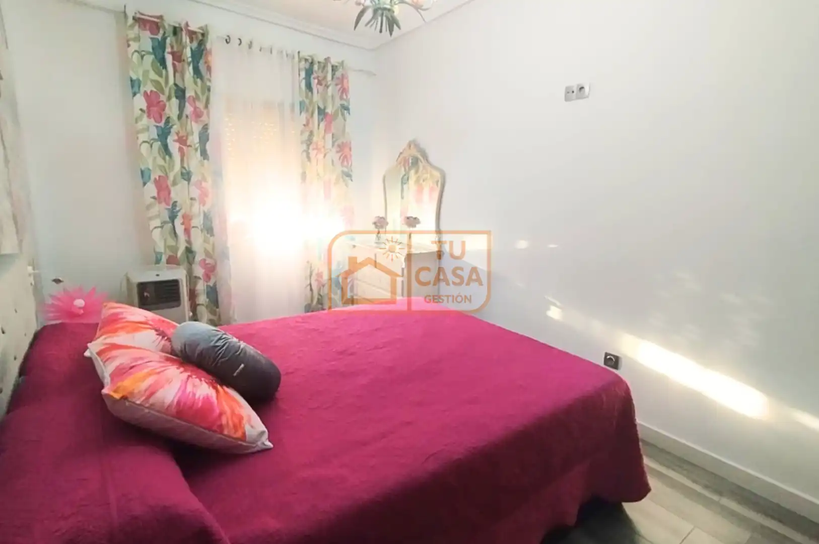Schlafzimmer von Wohnung zur Miete in Cáceres mit Klimaanlage, Parkett und Möbliert