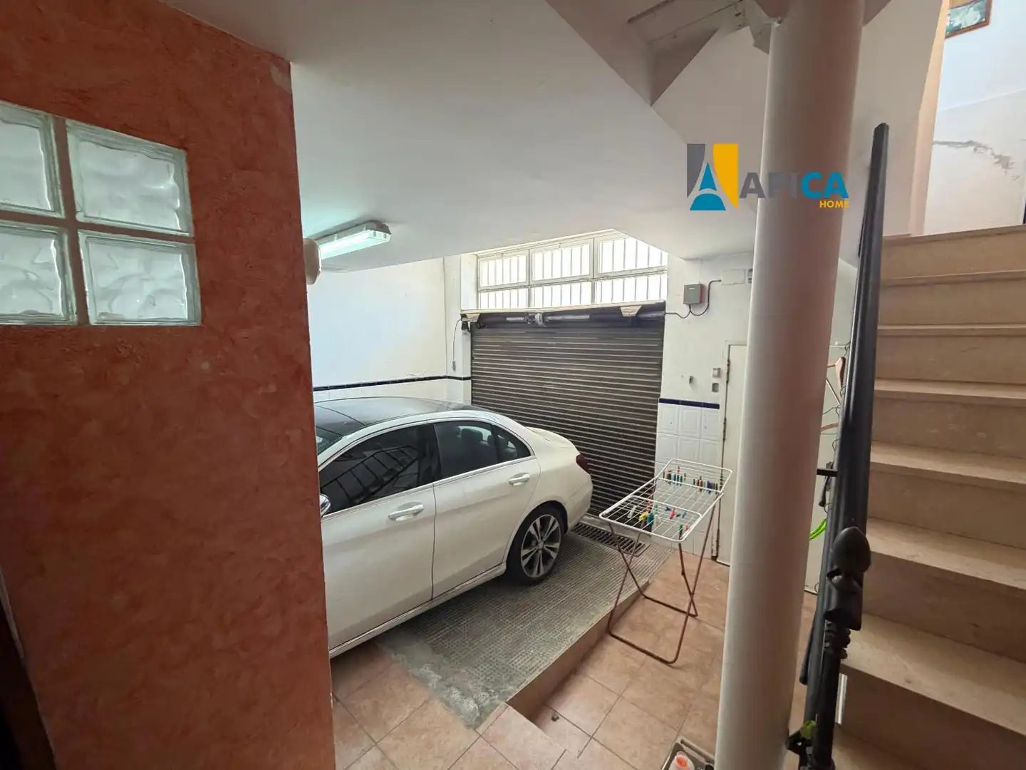 Parkplatz von Einfamilien-Reihenhaus zum Verkauf in Algeciras mit Terrasse