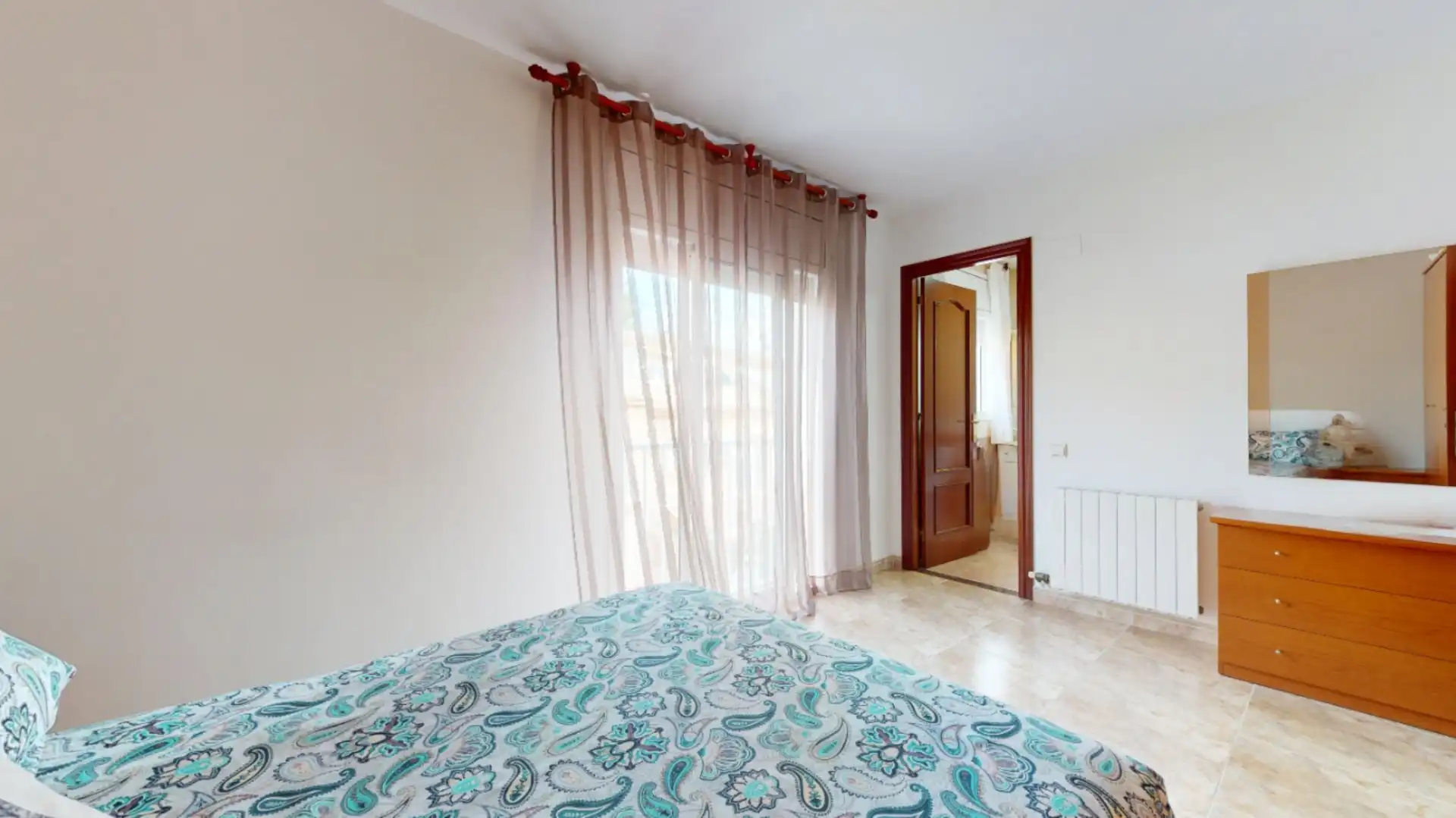 Habitación de Casa adosada en venta en Vilanova i la Geltrú con Calefacción y Terraza