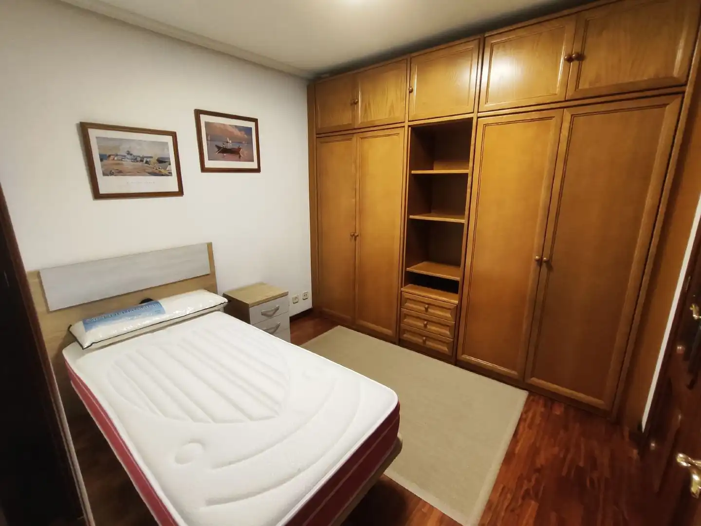 Habitación de Piso de alquiler en A Coruña Capital  con Calefacción y Amueblado