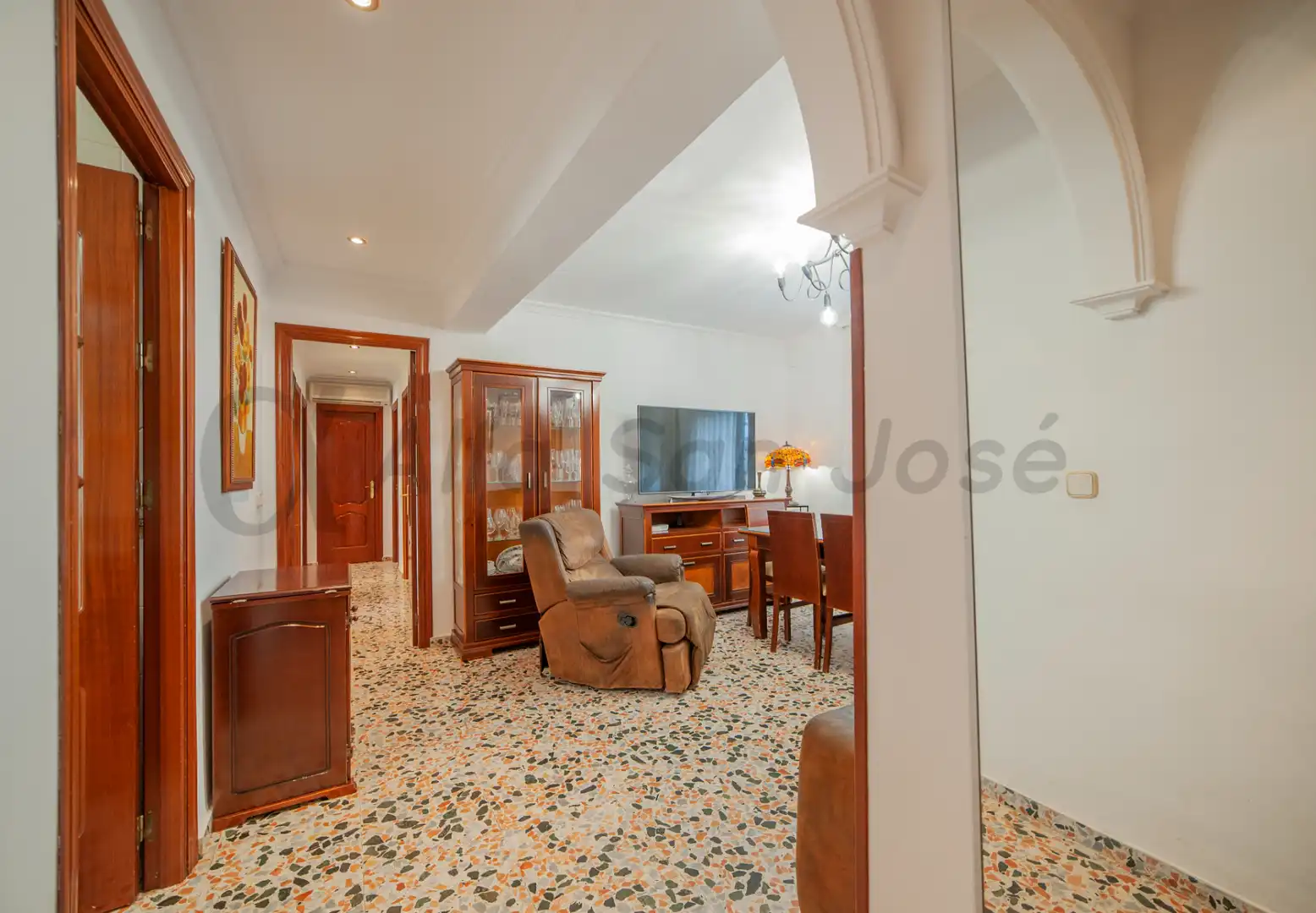 Sala d'estar de Pis en venda en La Rinconada amb Moblat