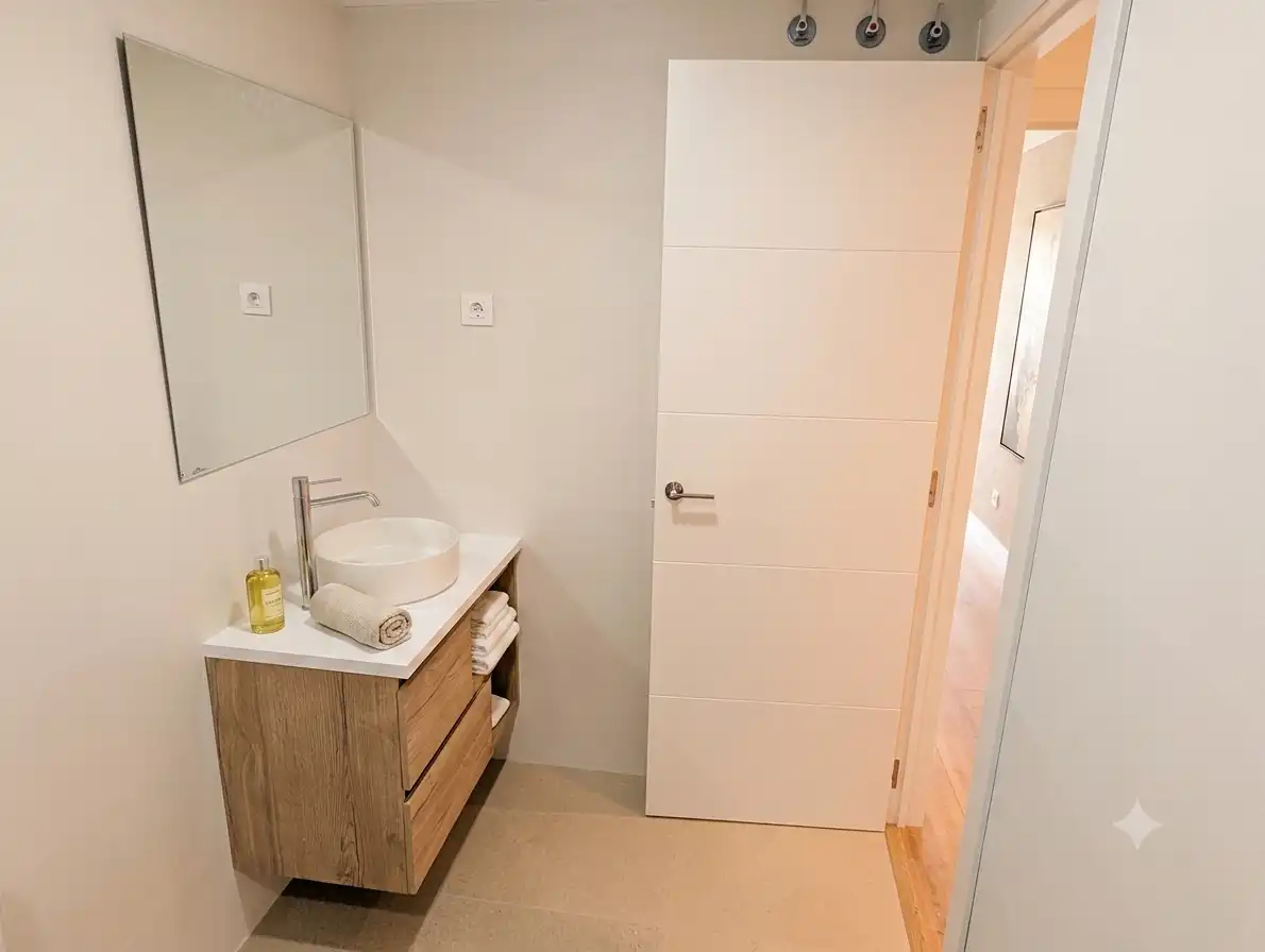 Bathroom of Flat for rent in Sabadell  with Air Conditioner, Heating and Parquet flooring