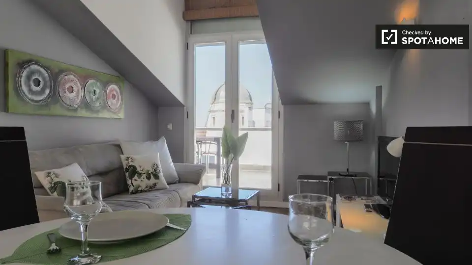 Living room of Flat for rent in Madrid  with Air Conditioner, Heating and Furnished