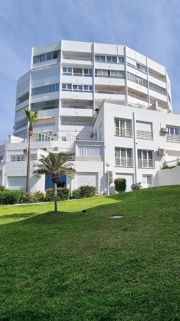 Vista exterior de Estudi en venda en Mijas amb Aire condicionat, Calefacció i Piscina