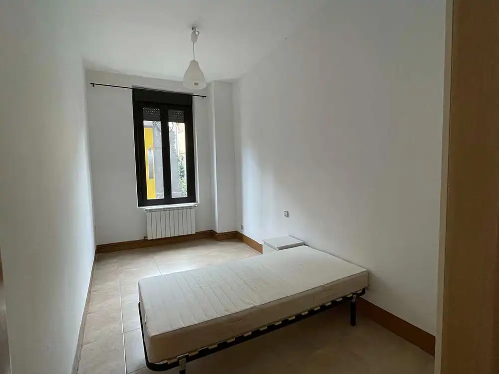 Schlafzimmer von Wohnung zur Miete in Huesca mit Heizung, Möbliert und Waschmaschine