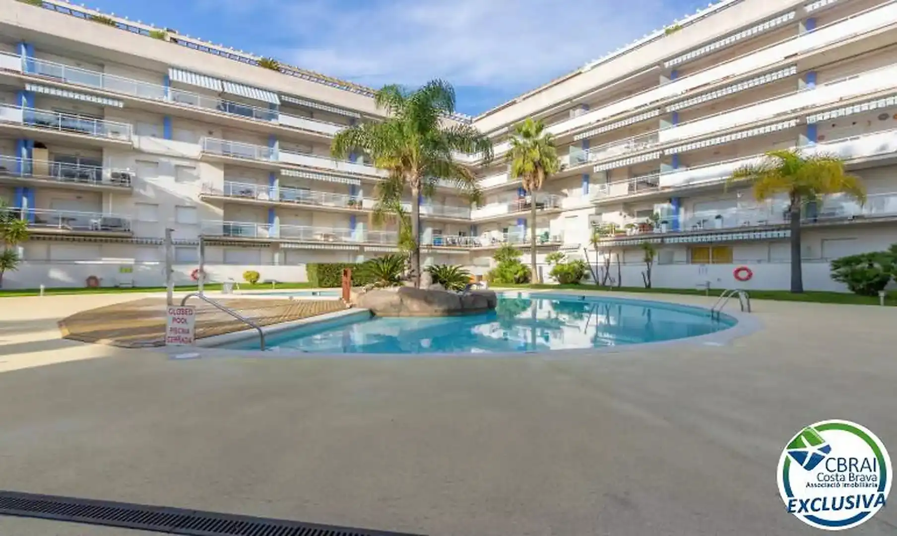 Piscina de Apartament en venda en Roses amb Aire condicionat, Calefacció i Terrassa