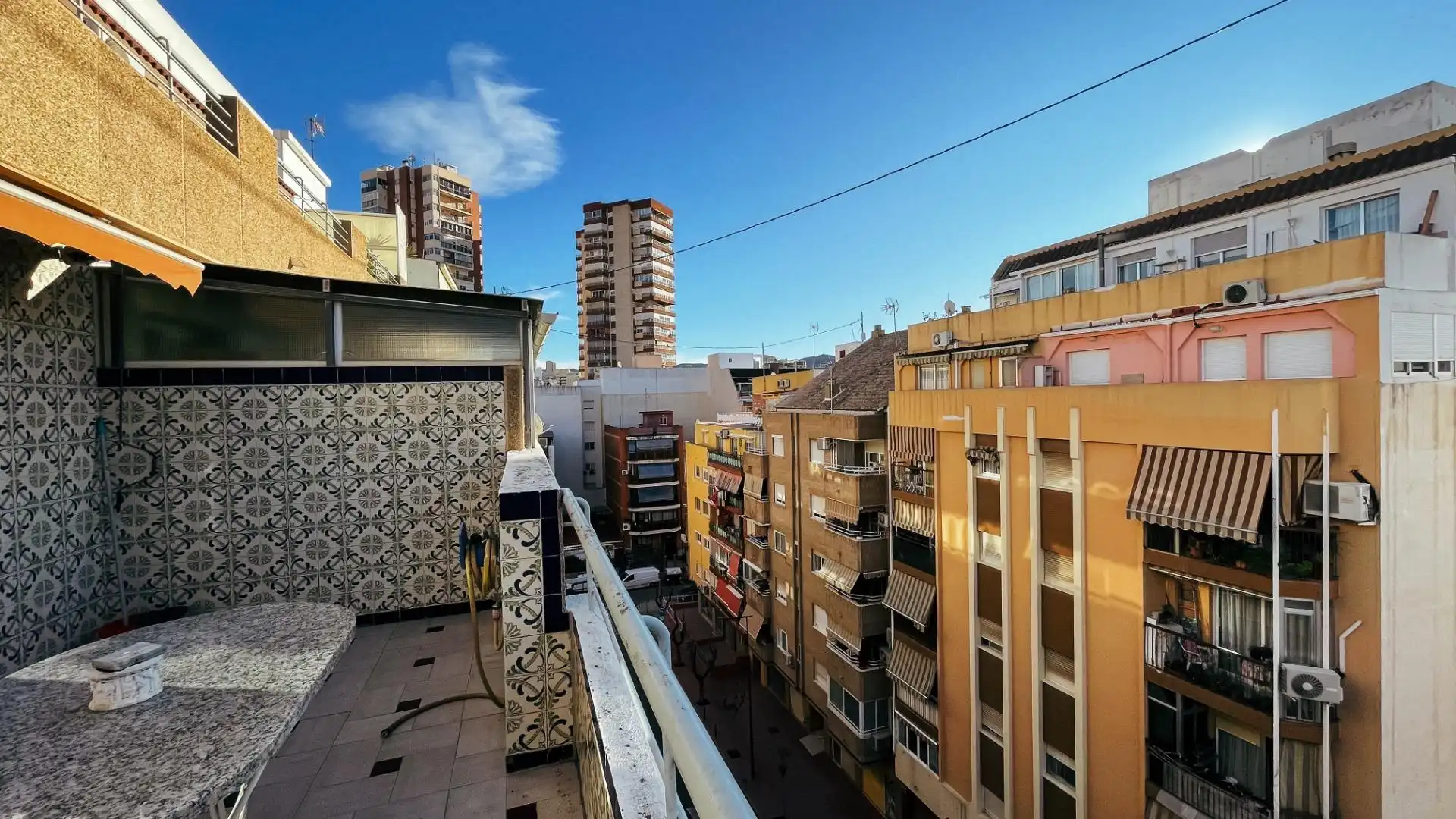 Vista exterior de Ático en venta en Benidorm con Aire acondicionado, Terraza y Trastero