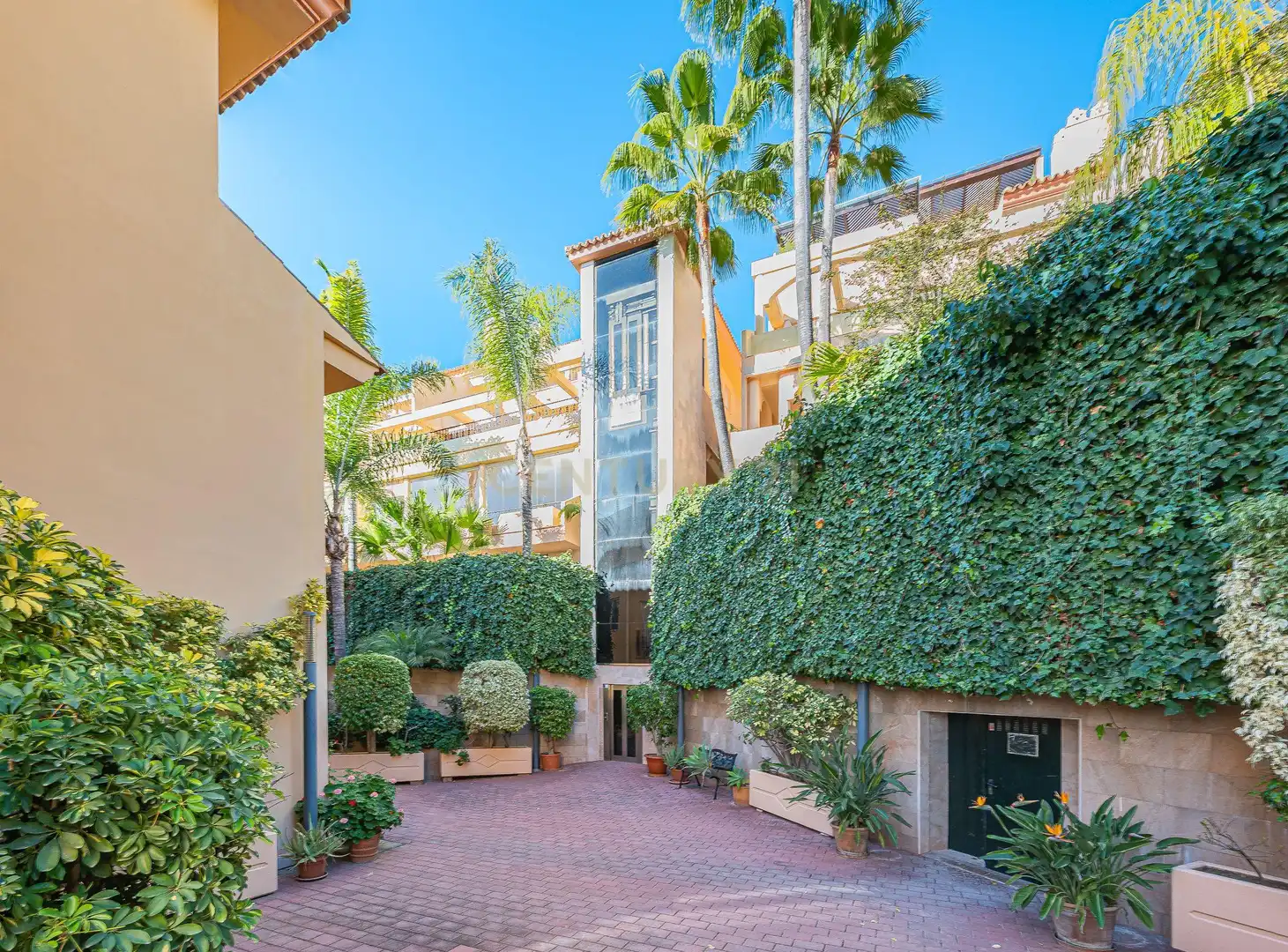 Vista exterior de Apartament en venda en Marbella amb Aire condicionat, Traster i Forn