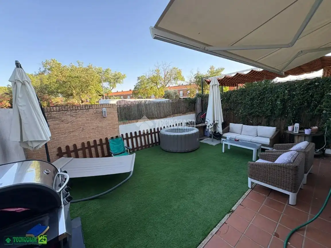 Casa adosada en venta en C. las Viñas, Miguelturra