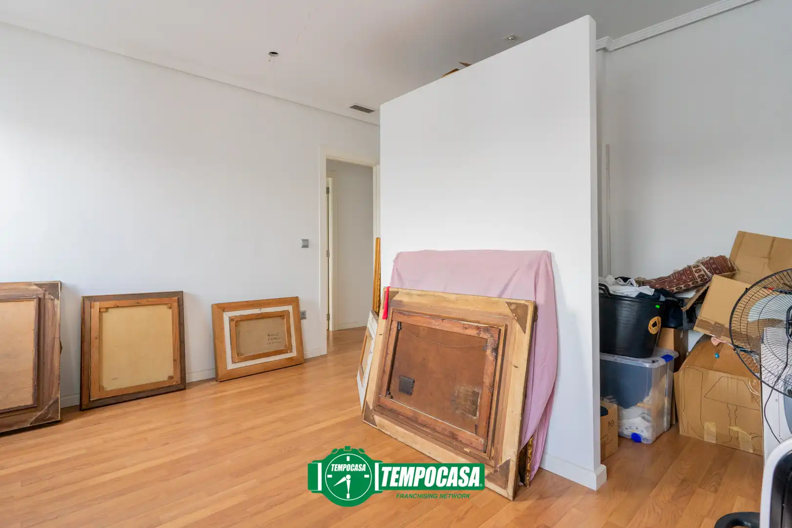 Wohnung zum Verkauf in Valencia mit Klimaanlage, Parkett und Terrasse