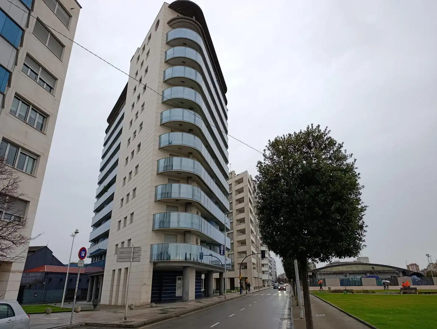 Vista exterior de Pis en venda en Gijón  amb Terrassa, Traster i Moblat