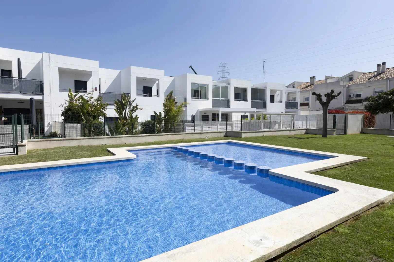 Piscina de Casa adosada en venta en San Antonio de Benagéber con Aire acondicionado, Calefacción y Terraza