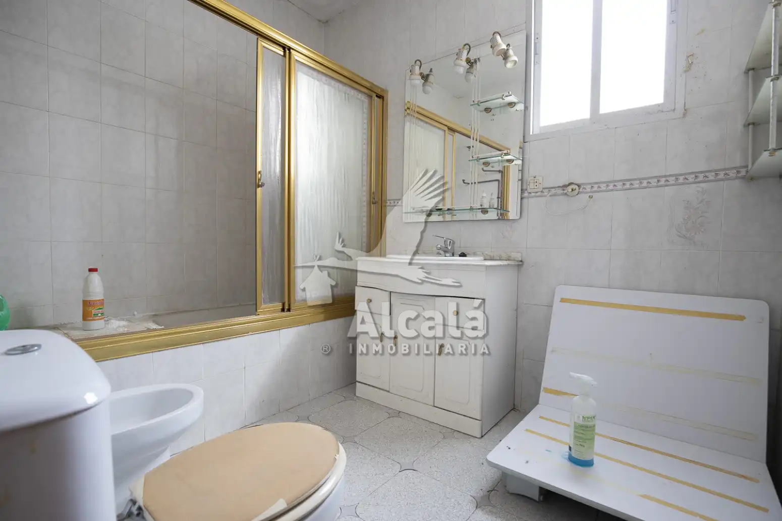 Badezimmer von Einfamilien-Reihenhaus zum Verkauf in Alcalá de Henares