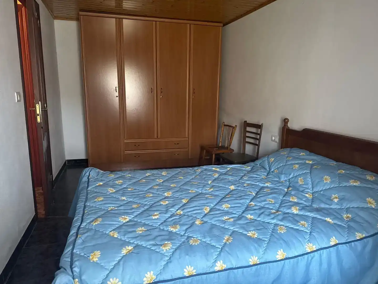 Dormitori de Casa adosada en venda en As Nogais  amb Jardí privat, Traster i Moblat
