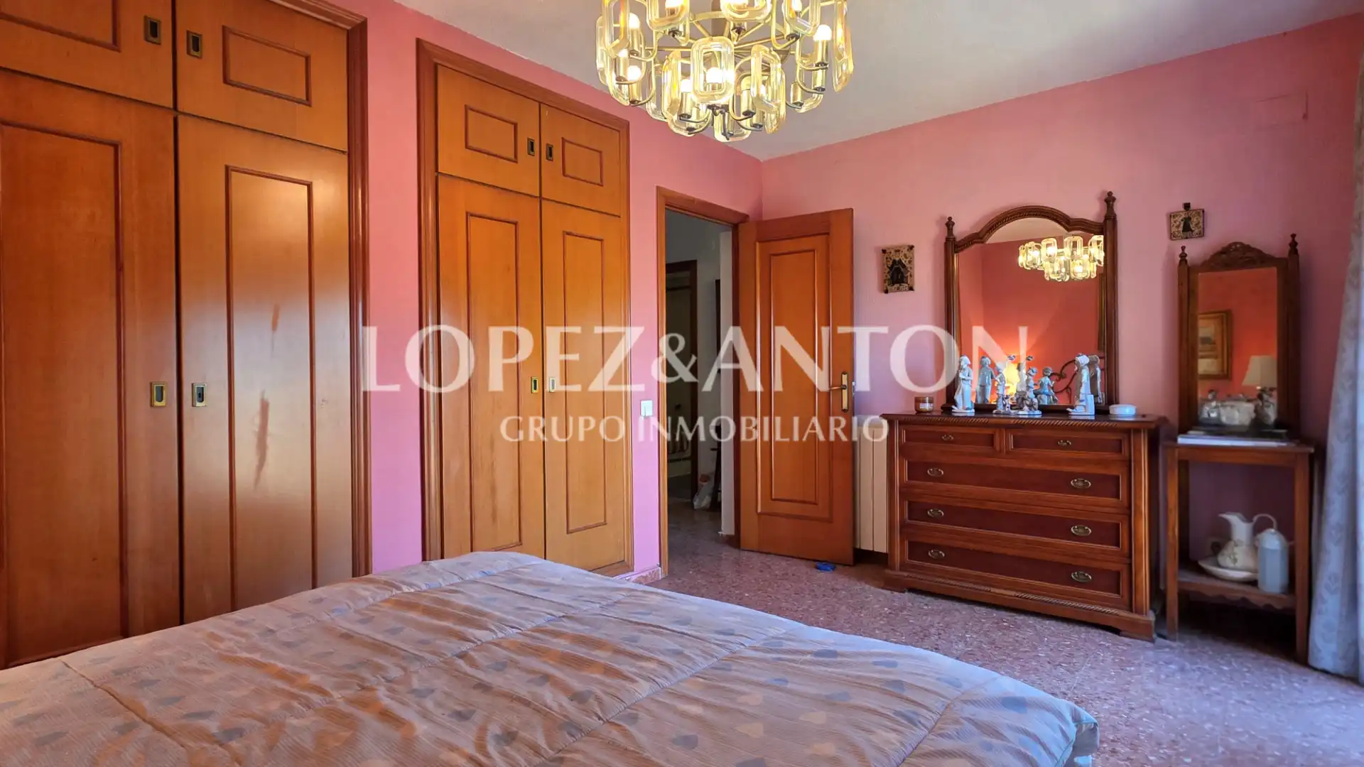 Habitación de Casa o chalet en venta en San Antonio de Benagéber con Aire acondicionado, Calefacción y Jardín privado