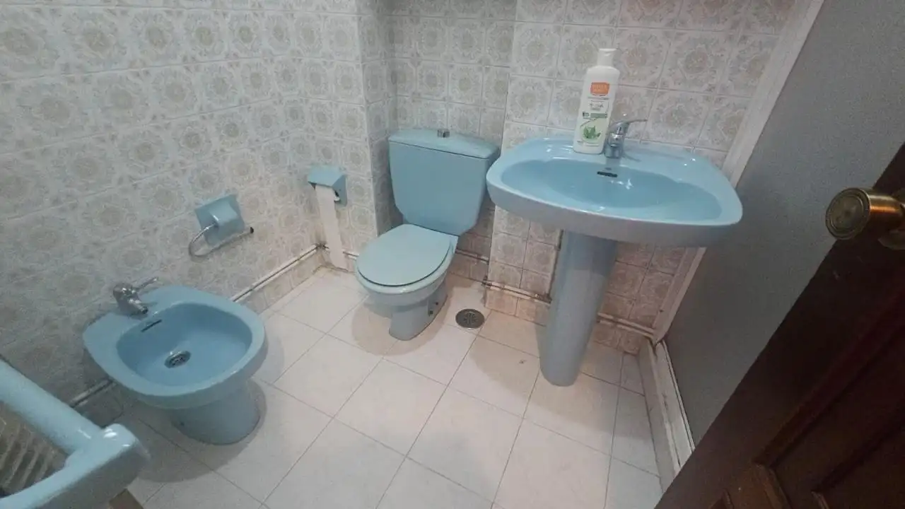 Baño de Piso en venta en Redondela con Calefacción y Terraza