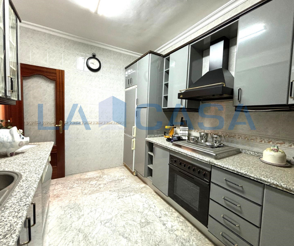 Cuina de Casa o xalet en venda en  Sevilla Capital amb Terrassa i Balcó