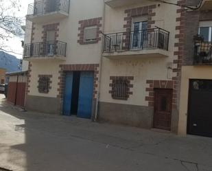 Vista exterior de Casa adosada en venda en Ribafrecha amb Terrassa i Balcó