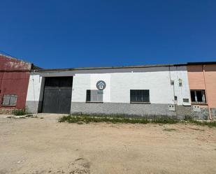 Vista exterior de Nau industrial en venda en Belvís de la Jara
