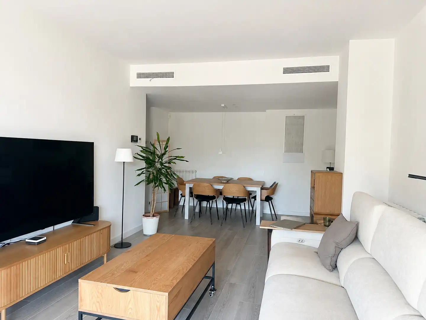 Living room of Flat for sale in Girona  with Air Conditioner, Heating and Parquet flooring