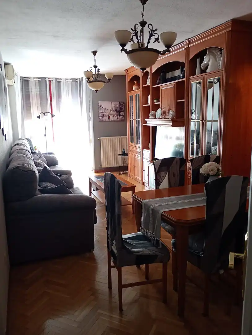 Flat with pool for sale in Villaverde