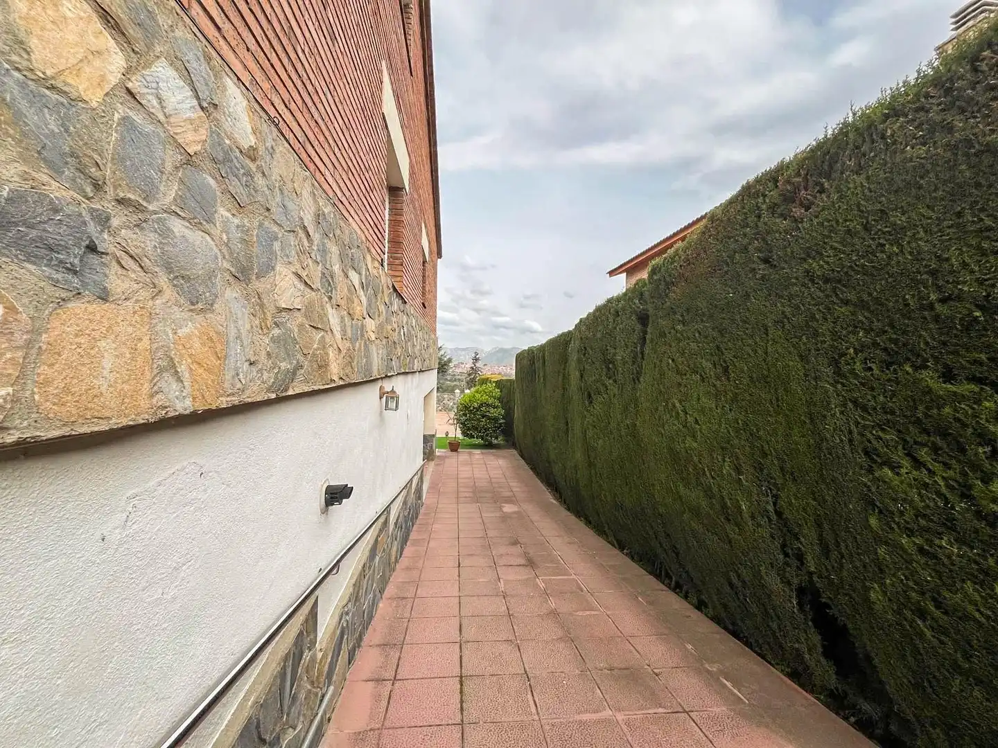 Vista exterior de Casa o xalet en venda en Esparreguera amb Aire condicionat, Calefacció i Jardí privat