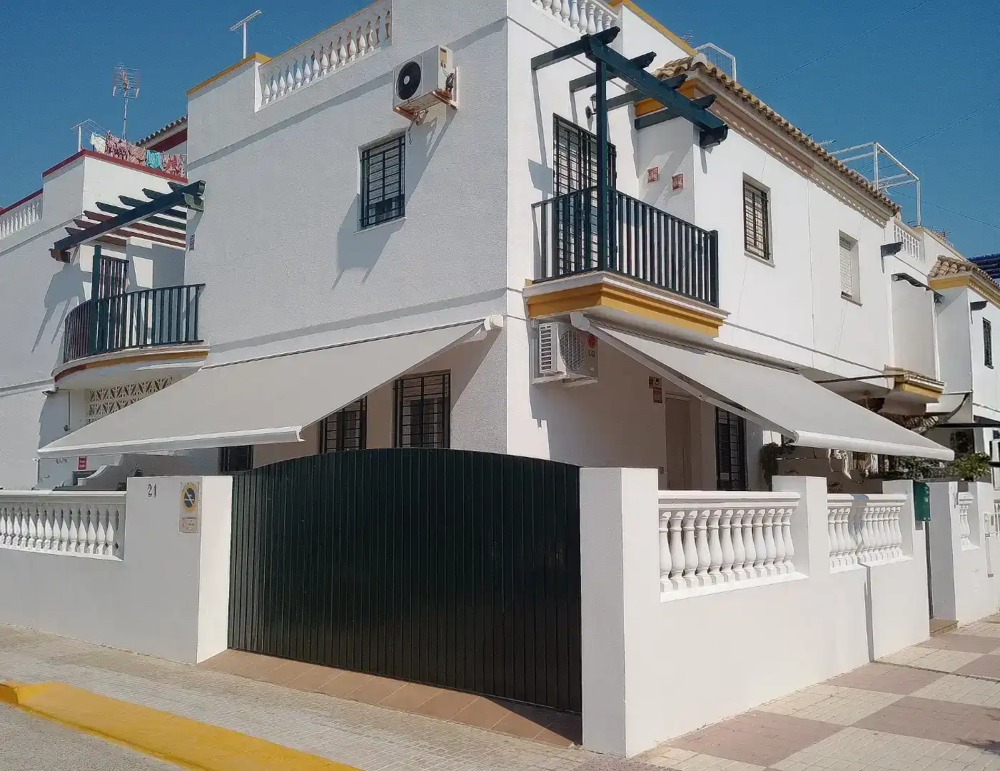 Vista exterior de Casa o chalet en venta en Chipiona con Aire acondicionado y Balcón