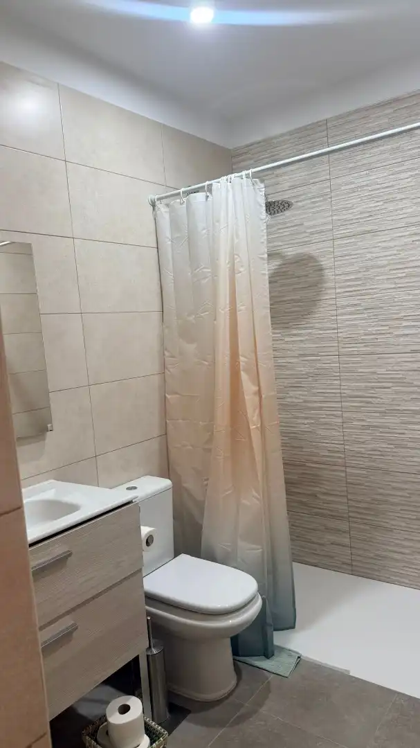 Badezimmer von Wohnung zur Miete in Candelaria mit Klimaanlage, Abstellraum und Möbliert