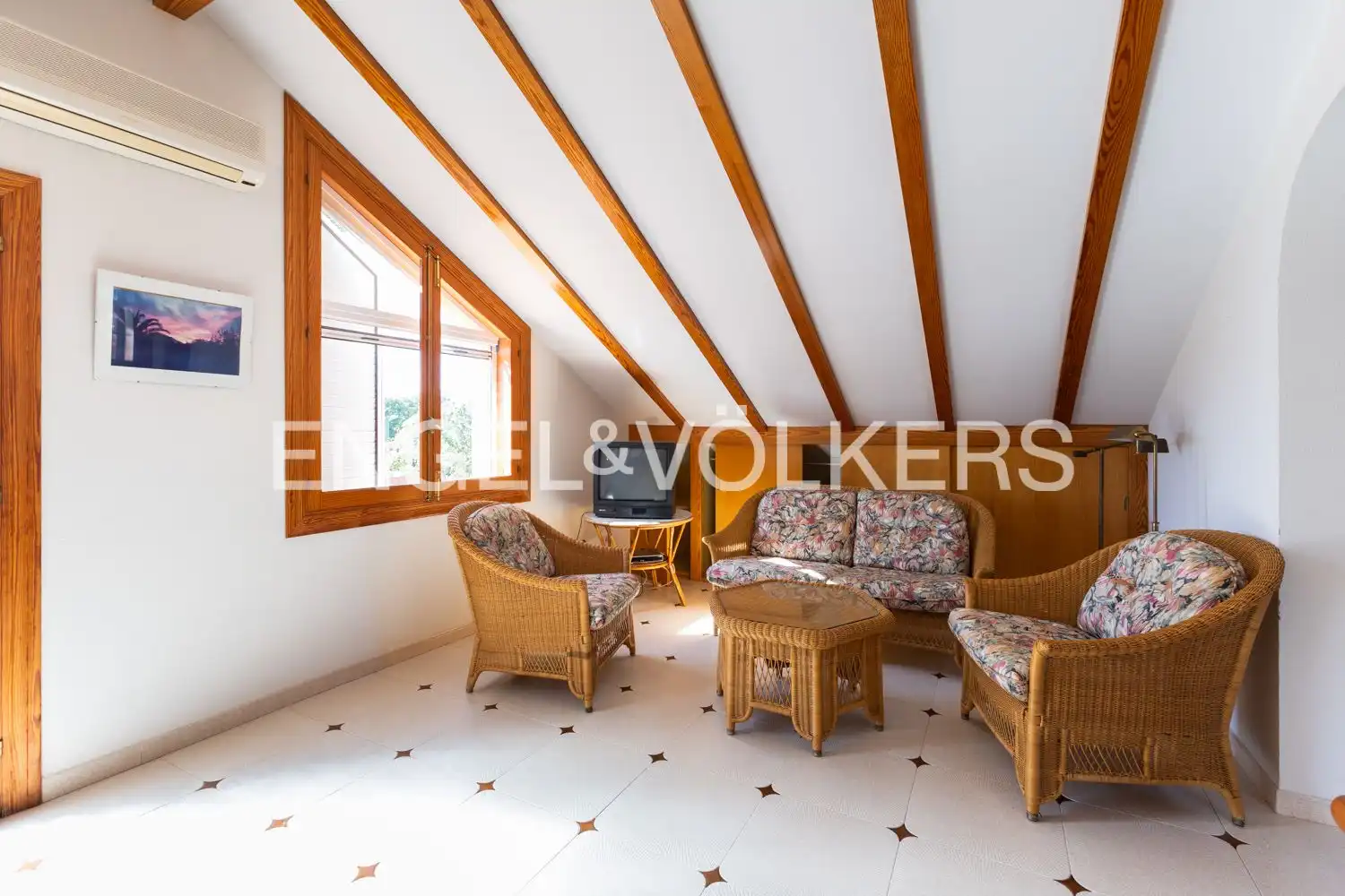 Sala d'estar de Casa o xalet en venda en Sagunto / Sagunt amb Aire condicionat, Calefacció i Jardí privat