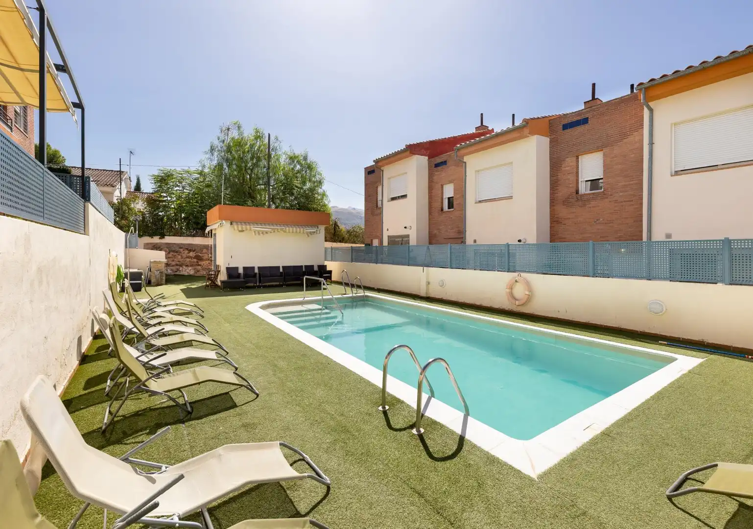 Piscina de Casa adosada en venda en Granada amb Aire condicionat, Calefacció i Piscina comunitària