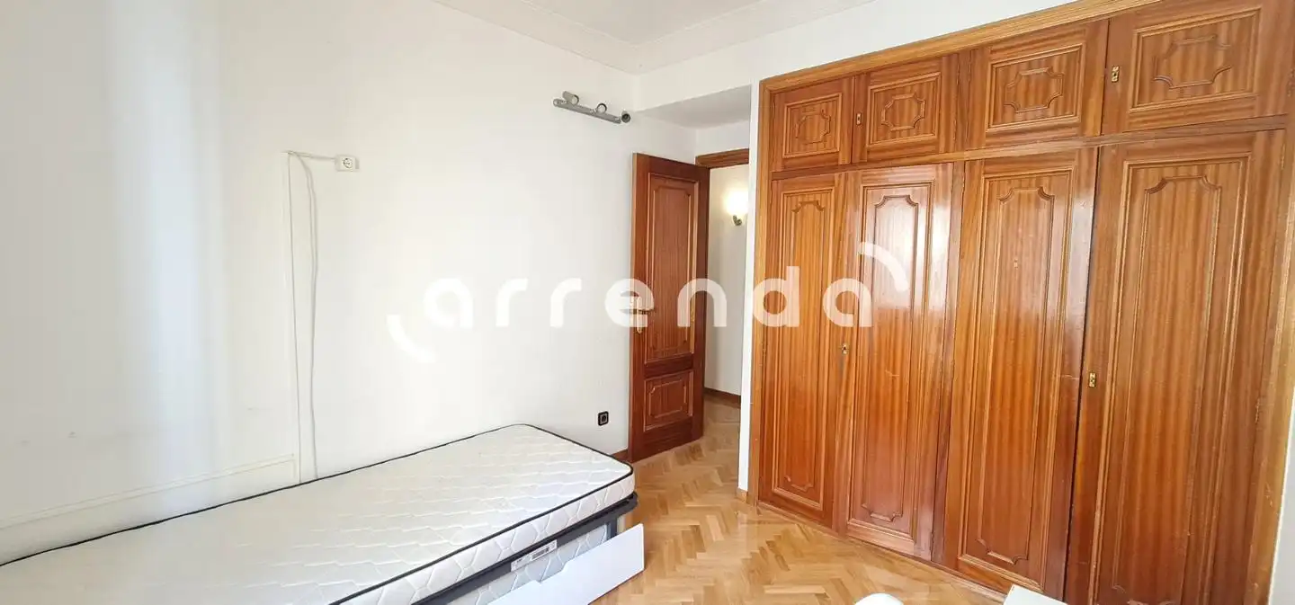 Bedroom of Flat for rent in Madrid  with Heating and Parquet flooring