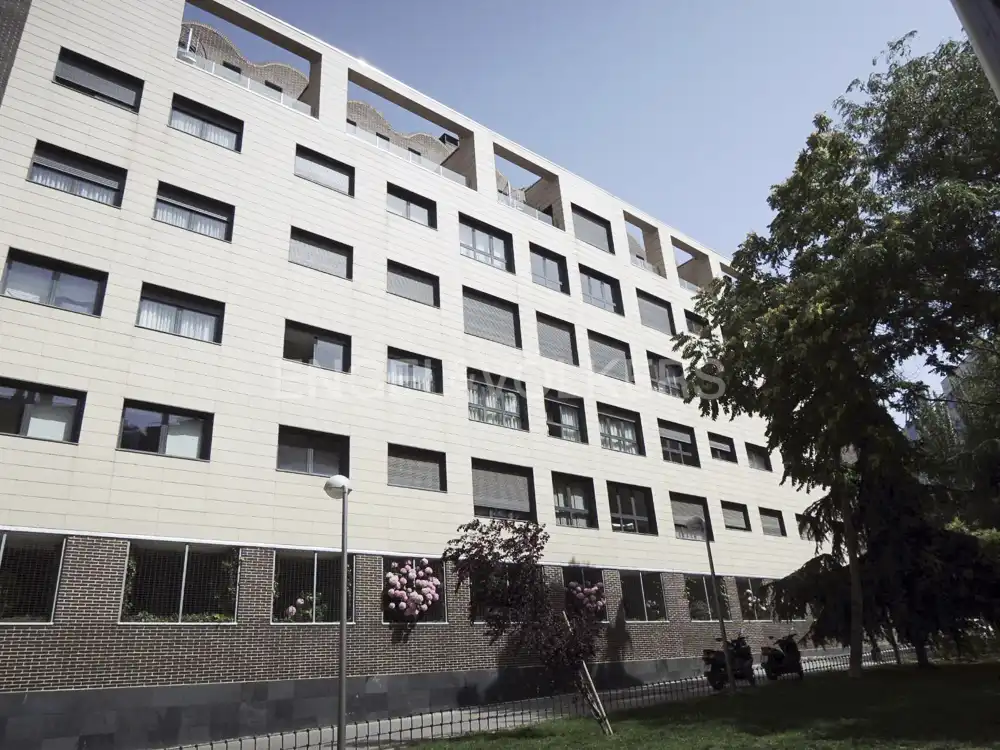 Außenansicht von Wohnung zur Miete in Madrid mit Klimaanlage, Heizung und Parkett