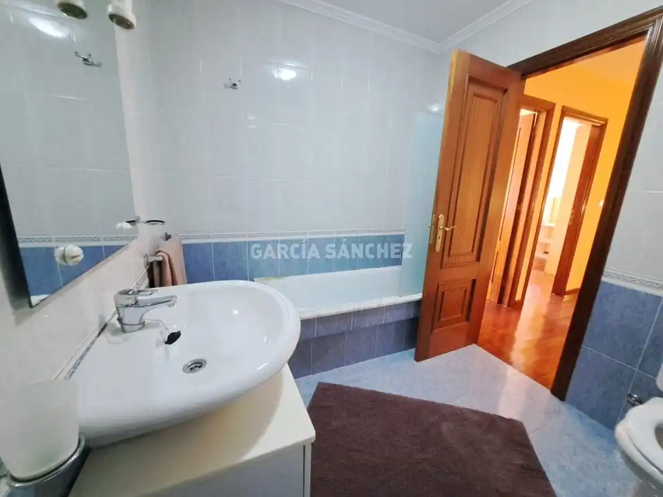 Baño de Dúplex en venta en Boiro con Calefacción, Amueblado y Balcón