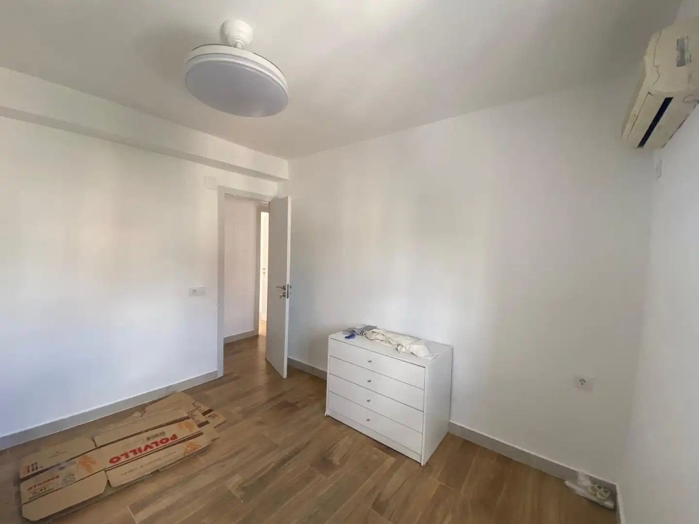 Bedroom of Flat for share in Sevilla