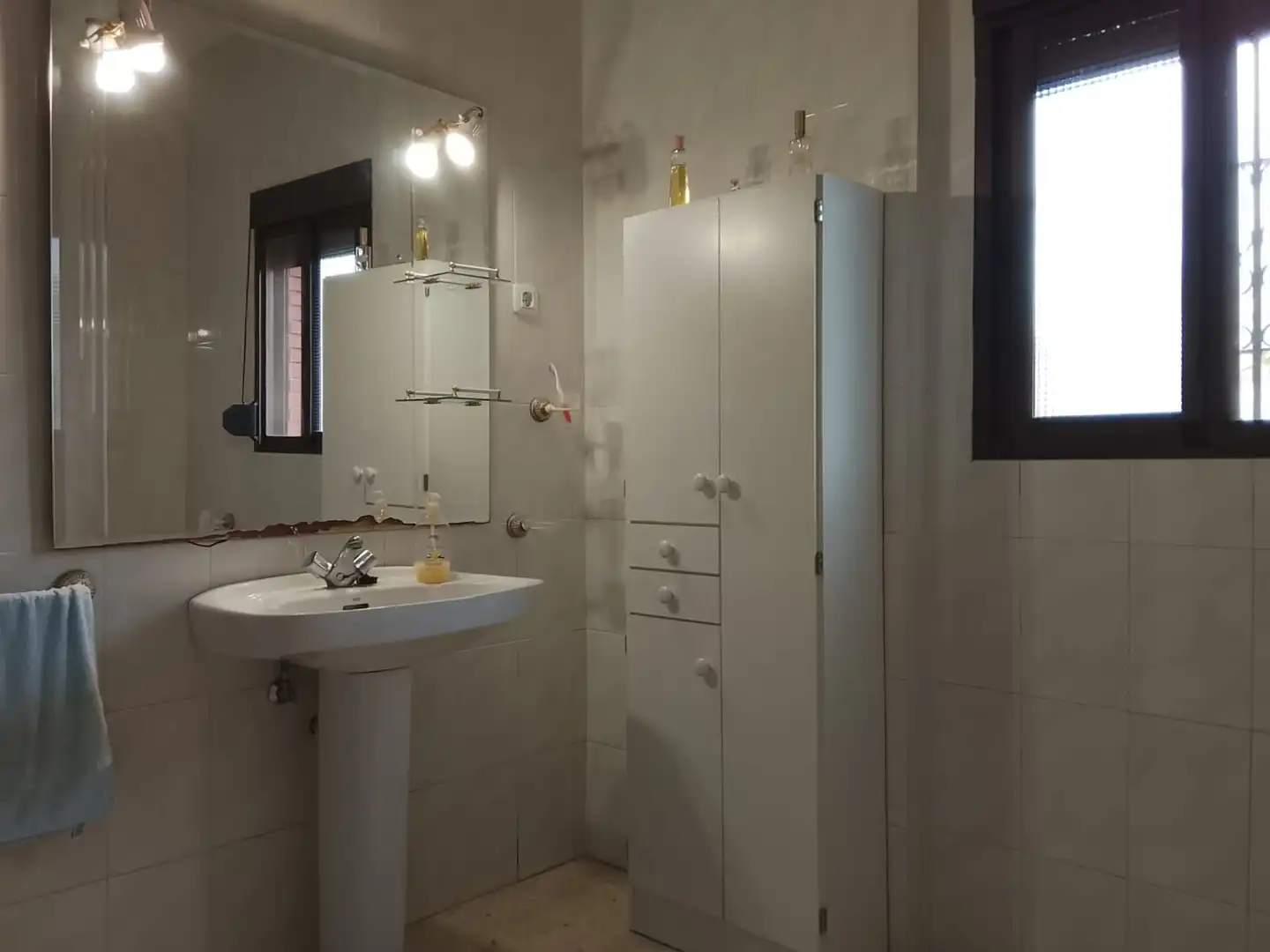 Bany de Finca rústica en venda en Córdoba amb Aire condicionat, Calefacció i Jardí privat