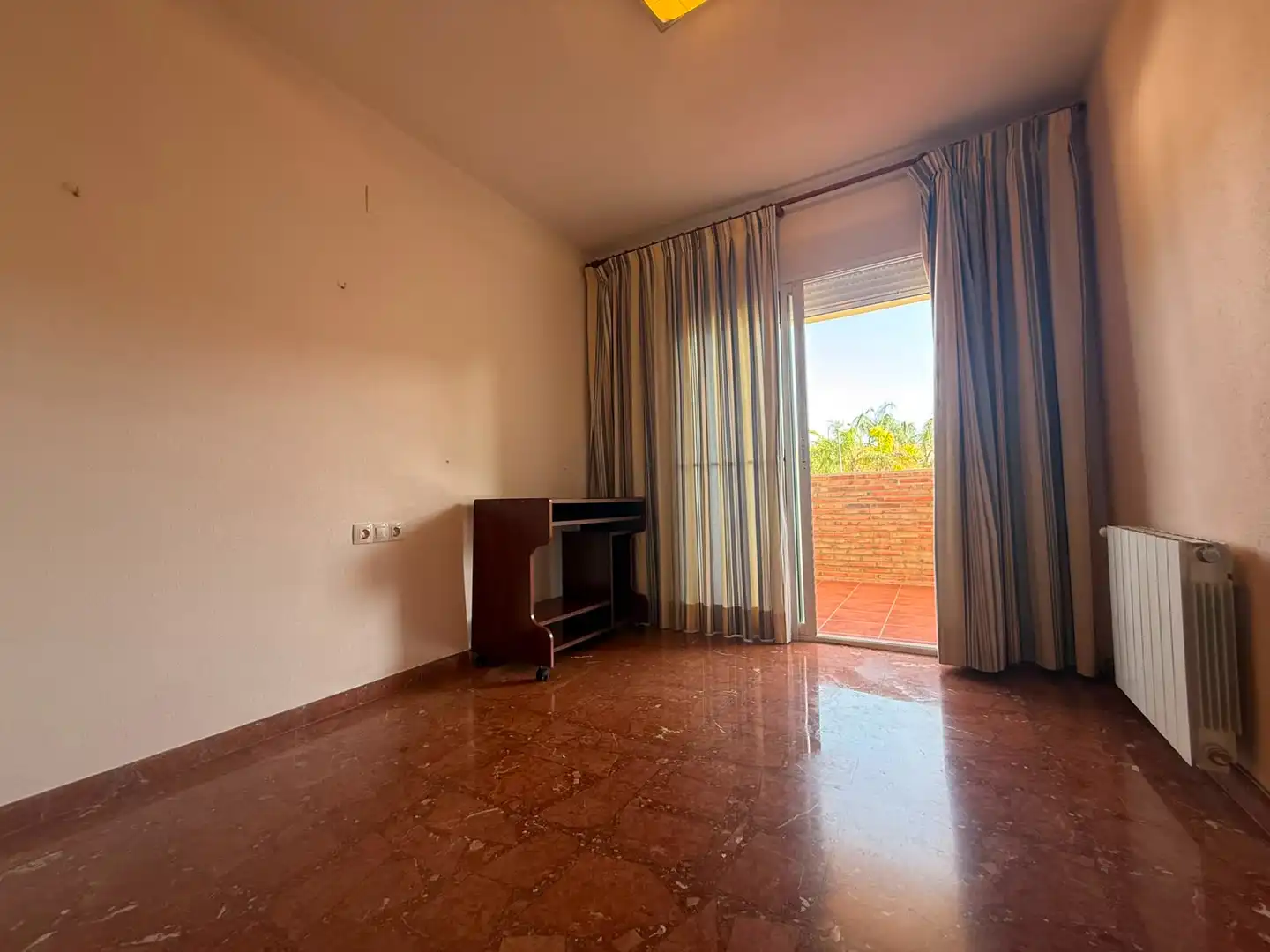 Dormitori de Casa o xalet en venda en La Pobla de Vallbona amb Aire condicionat, Calefacció i Jardí privat