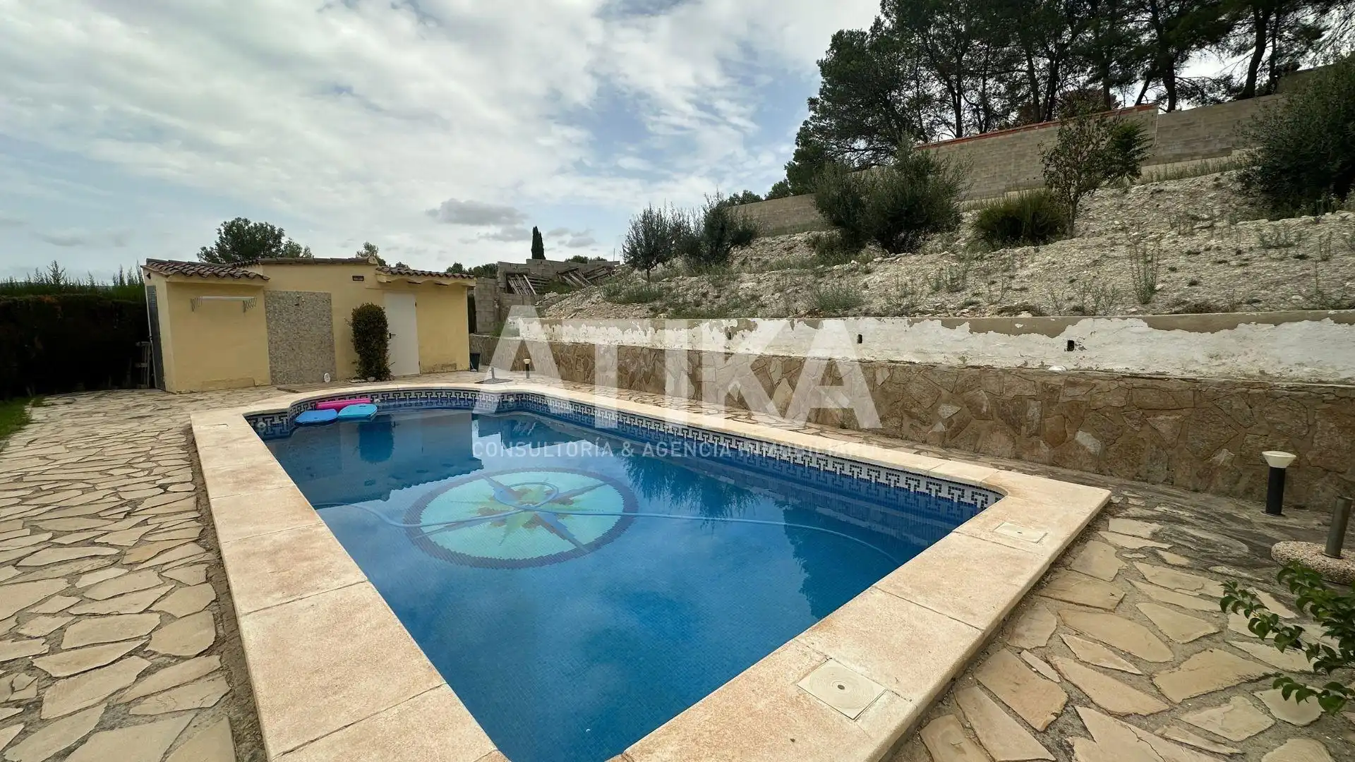 Villa con piscina in vendita a El Llombo
